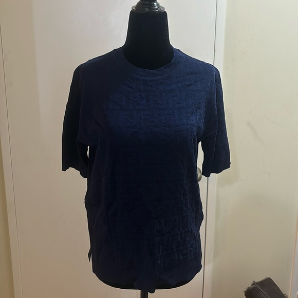 8️⃣0️⃣0️⃣ Brand new authentic Fendi t-shirt❤️SOLD ❤️ - Picture 1 of 8